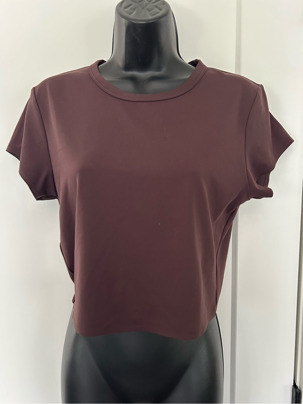 Uniqlo Women's Crop Tee in Deep Burgundy